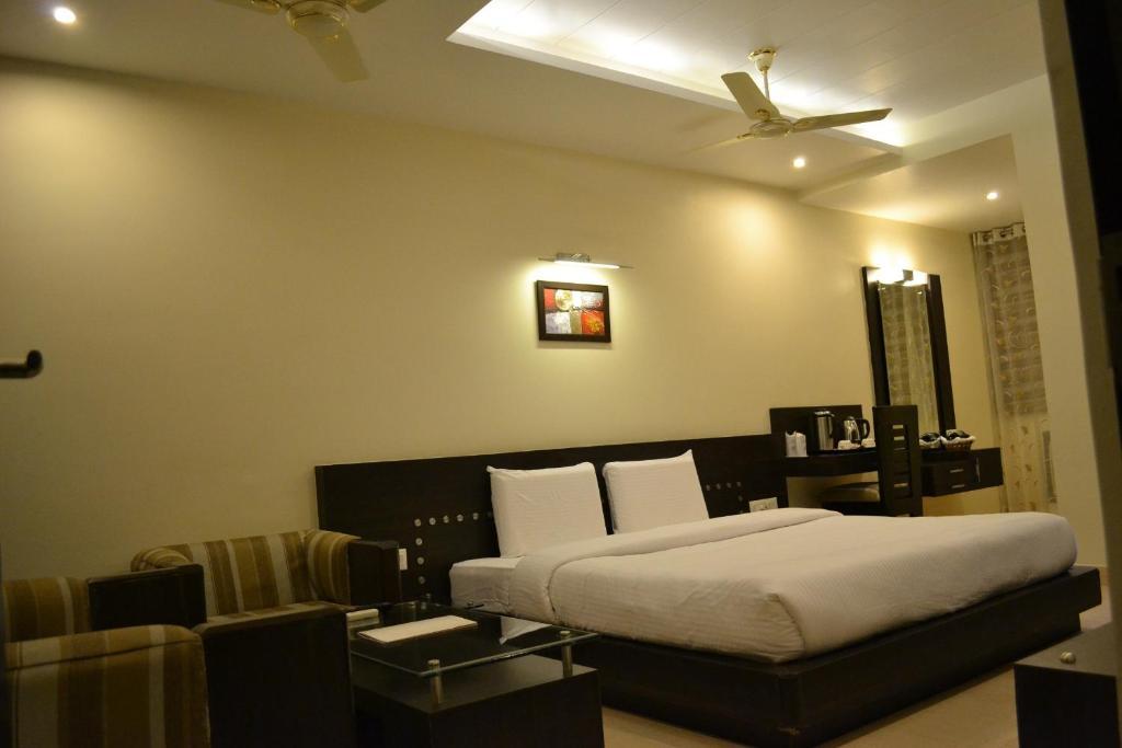 Hotel Ravisha Continental Allāhābād Junction Стая снимка